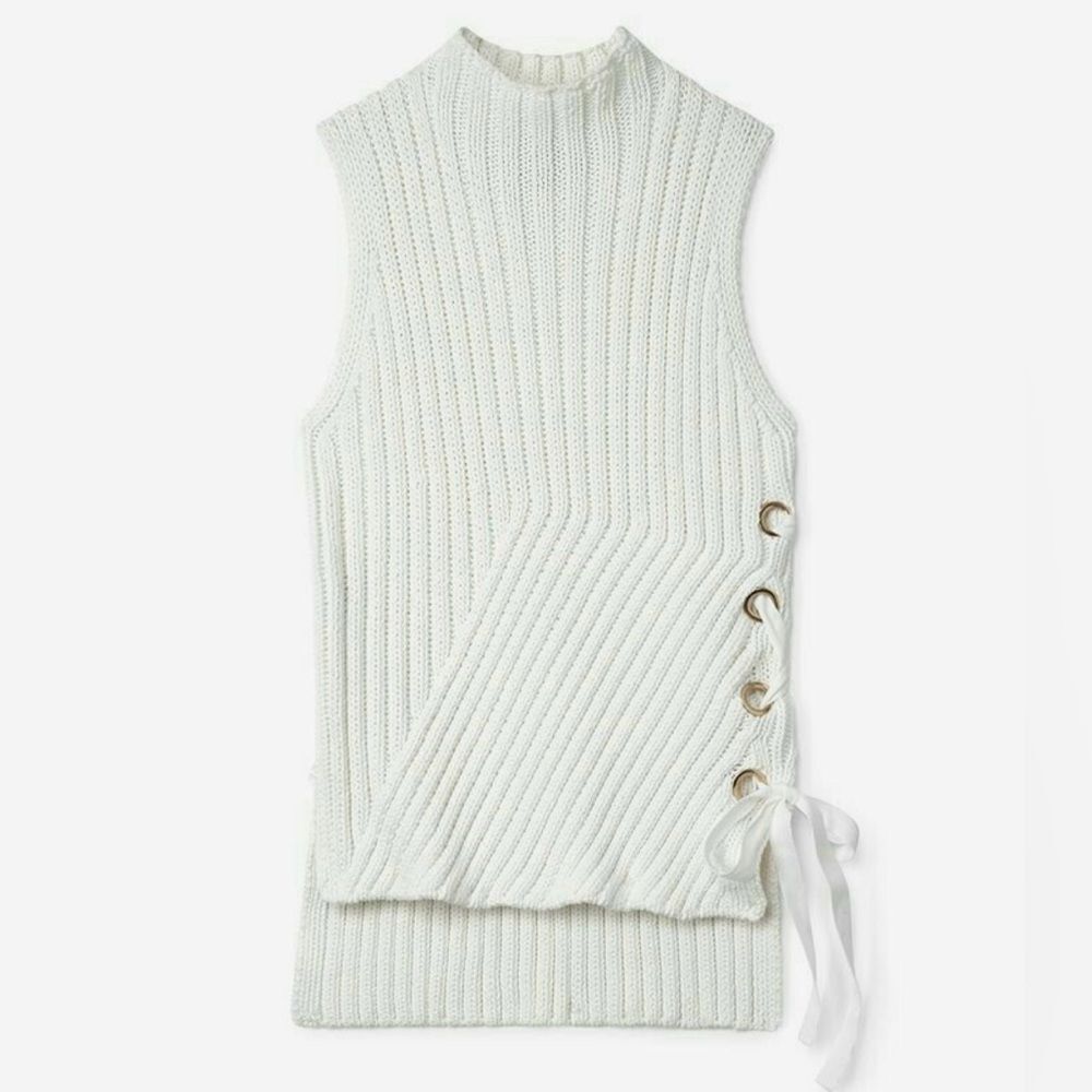 NWT SLEEVELESS SWEATER TOP Size Small